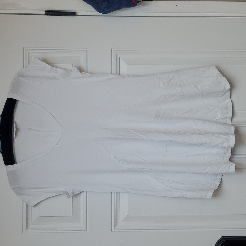 Cabi white tee with detailing
